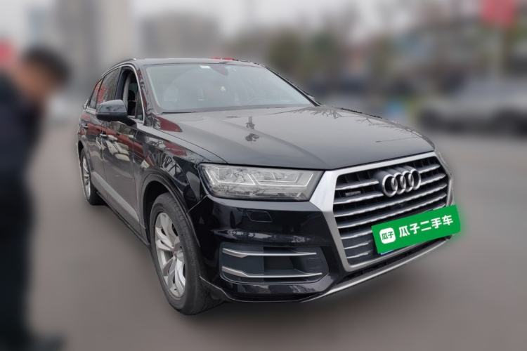 Used Audi Q7 2018 40 TFSI Comfort Model Front Right 45 Deg