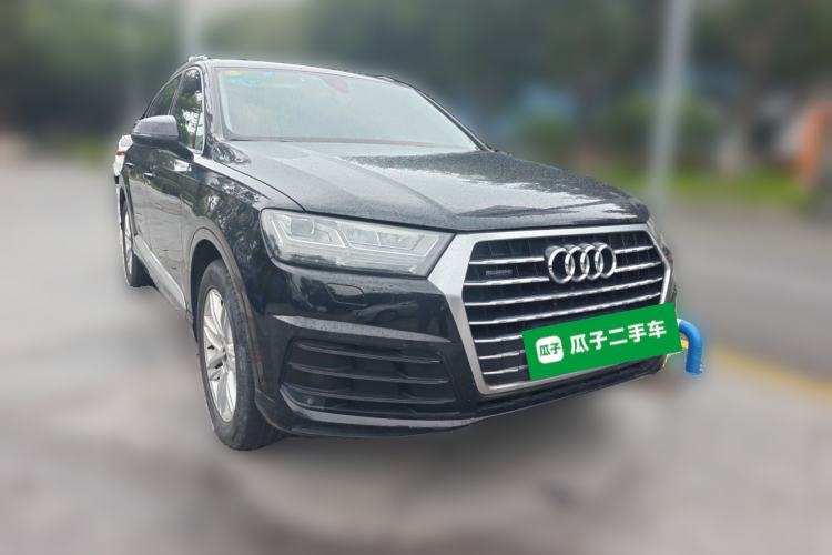 Used Audi Q7 2018 40 TFSI Comfort Model Front Right 45 Deg