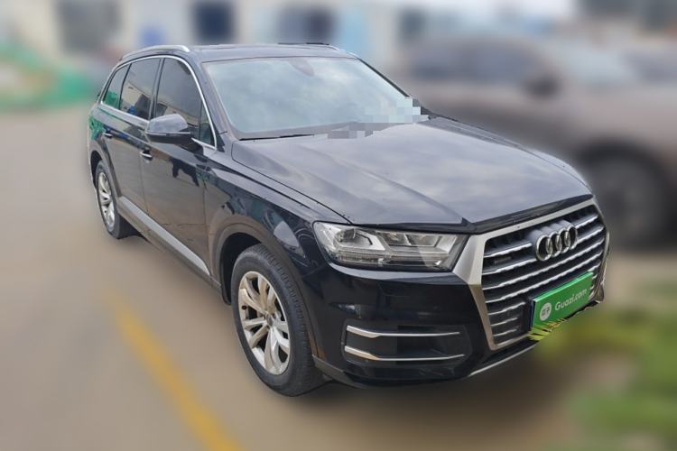 Used Audi Q7 2018 40 TFSI Comfort Model Front Right 45 Deg
