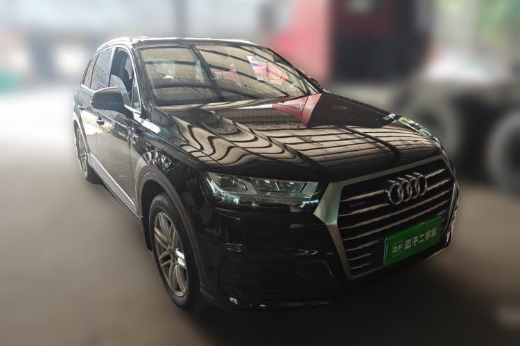 Used Audi Q7 2018 40 TFSI Comfort Model Front Right 45 Deg