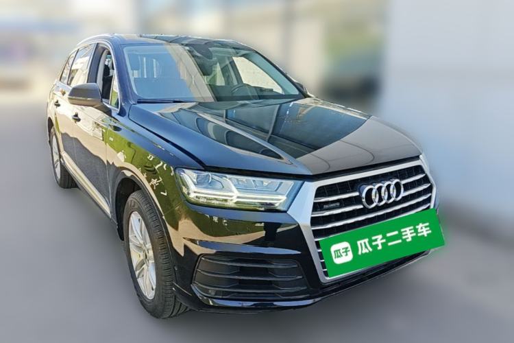 Used Audi Q7 2018 40 TFSI Comfort Model Front Right 45 Deg