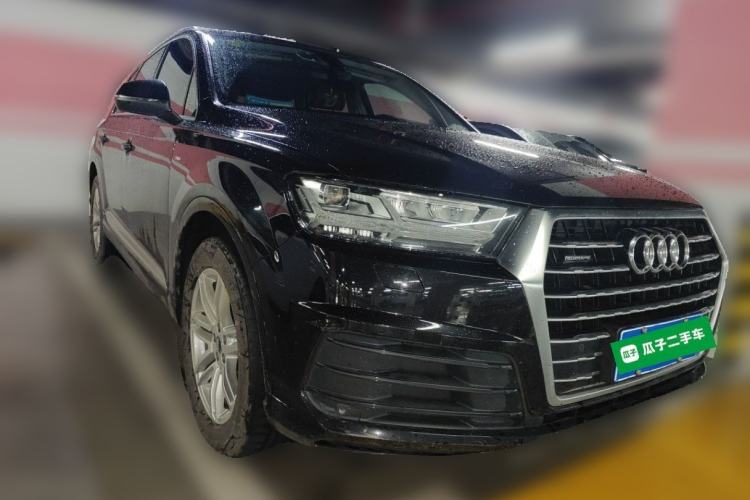 Used Audi Q7 2018 40 TFSI Comfort Model Front Right 45 Deg
