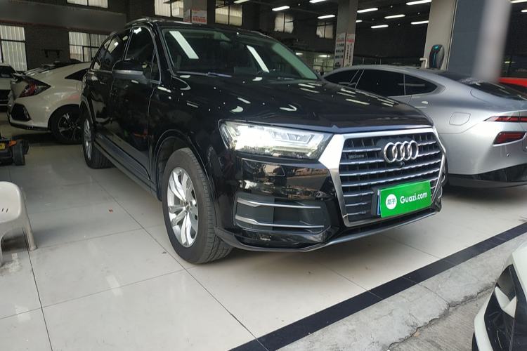 Used Audi Q7 2018 40 TFSI Comfort Model Front Right 45 Deg