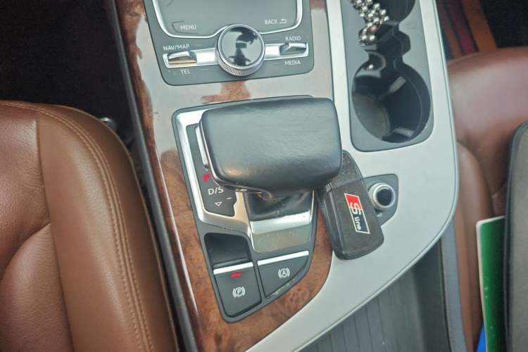 Used Audi Q7 2018 45 TFSI S line Sport Edition Gear Lever