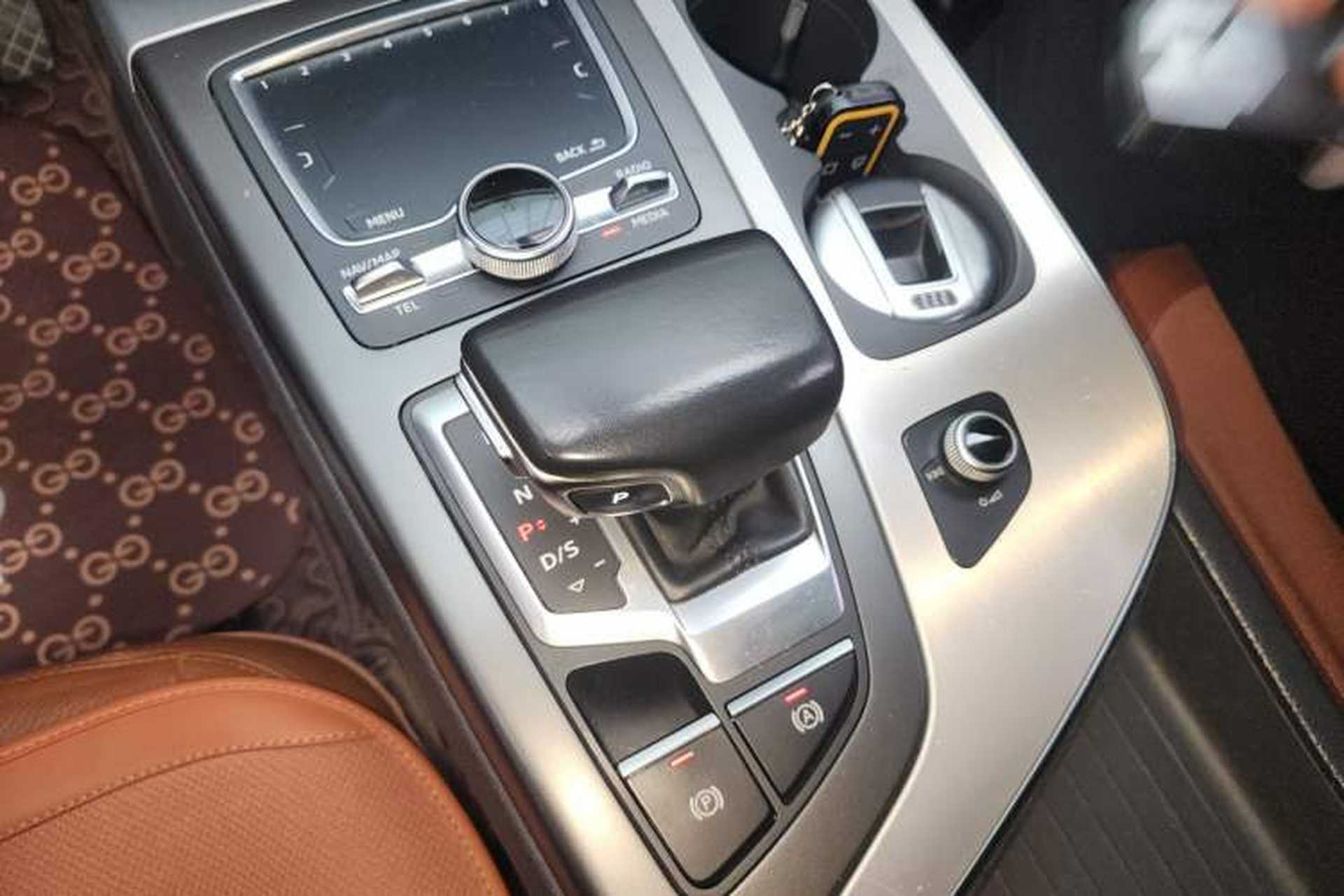 Used Audi Q7  Gear Lever