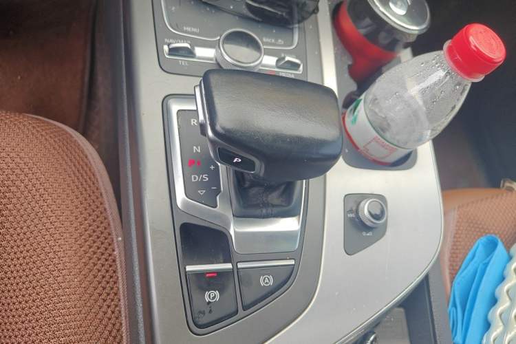 Used Audi Q7 2018 40 TFSI Comfort Model Gear Lever