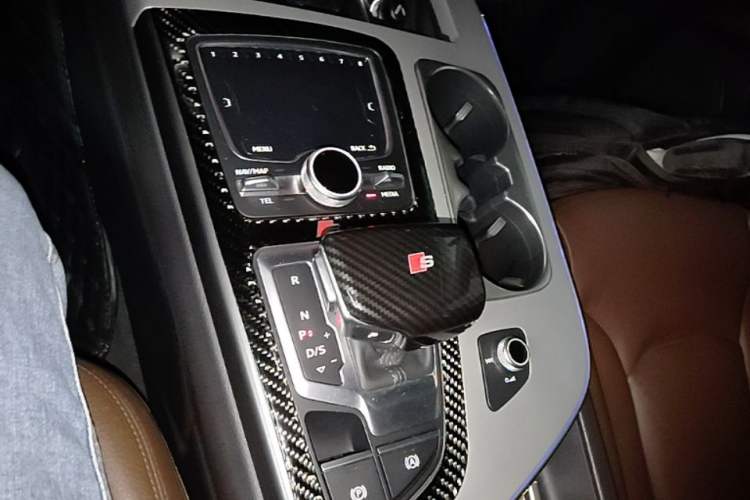 Used Audi Q7 2018 45 TFSI Technology Edition Gear Lever
