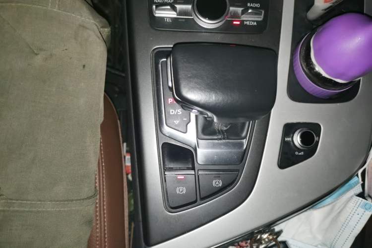 Used Audi Q7 2018 45 TFSI Technology Edition Gear Lever