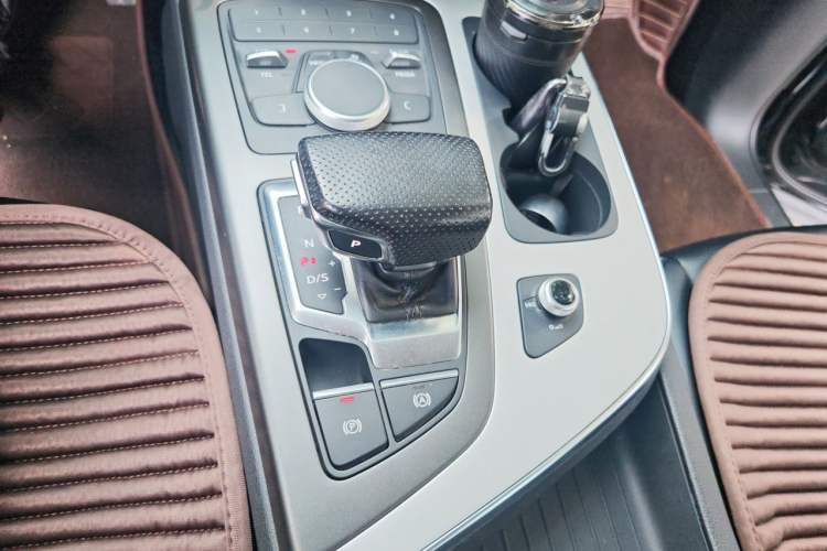 Used Audi Q7  Gear Lever