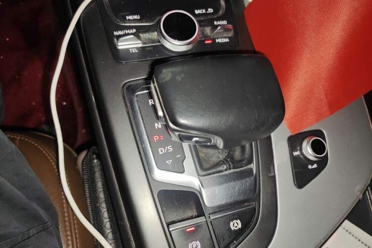 Used Audi Q7 2018 45 TFSI Technology Edition Gear Lever