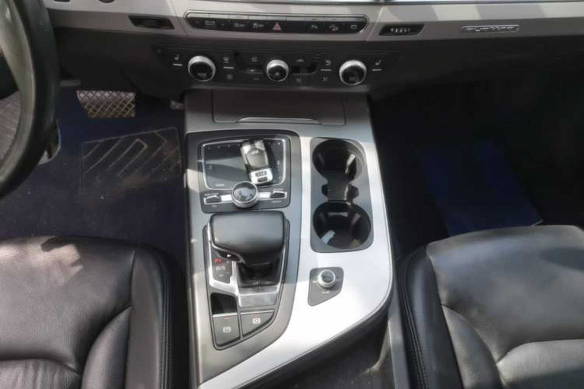 Used Audi Q7 2018 40 TFSI Comfort Model Gear Lever