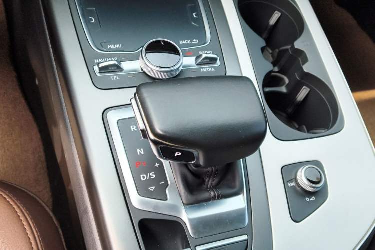 Used Audi Q7 2018 45 TFSI Technology Edition Gear Lever