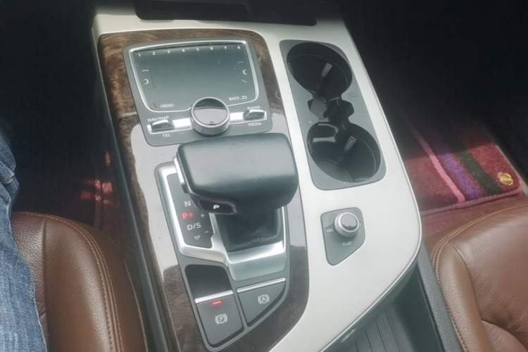 Used Audi Q7 2018 45 TFSI Technology Edition Gear Lever
