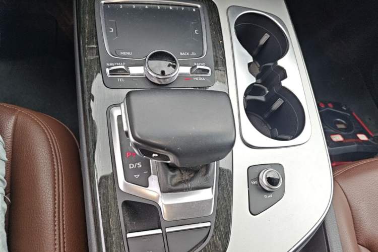 Used Audi Q7  Gear Lever