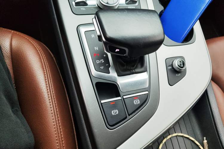 Used Audi Q7 2018 45 TFSI Technology Edition Gear Lever