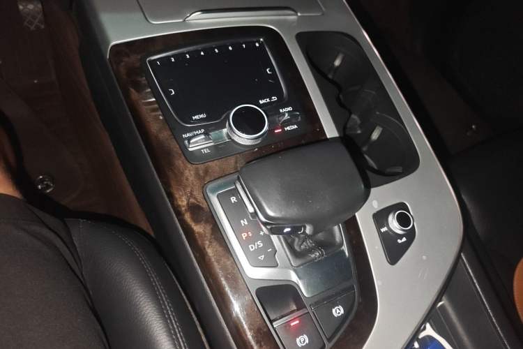 Used Audi Q7 2018 45 TFSI S line Sport Edition Gear Lever