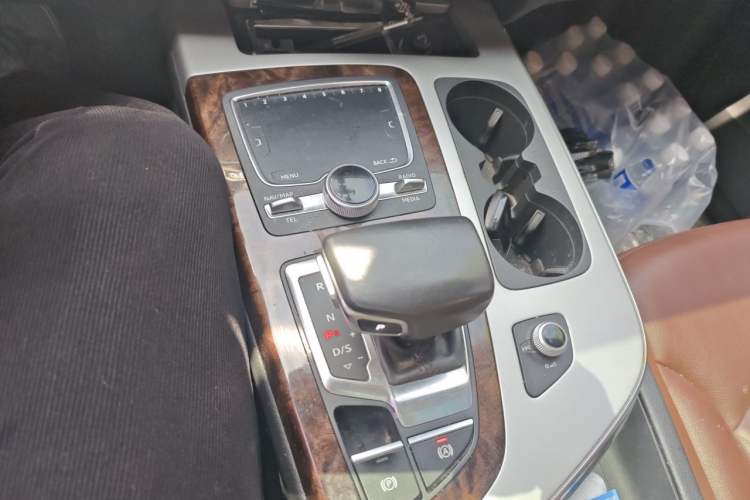 Used Audi Q7 2018 45 TFSI Technology Edition Gear Lever
