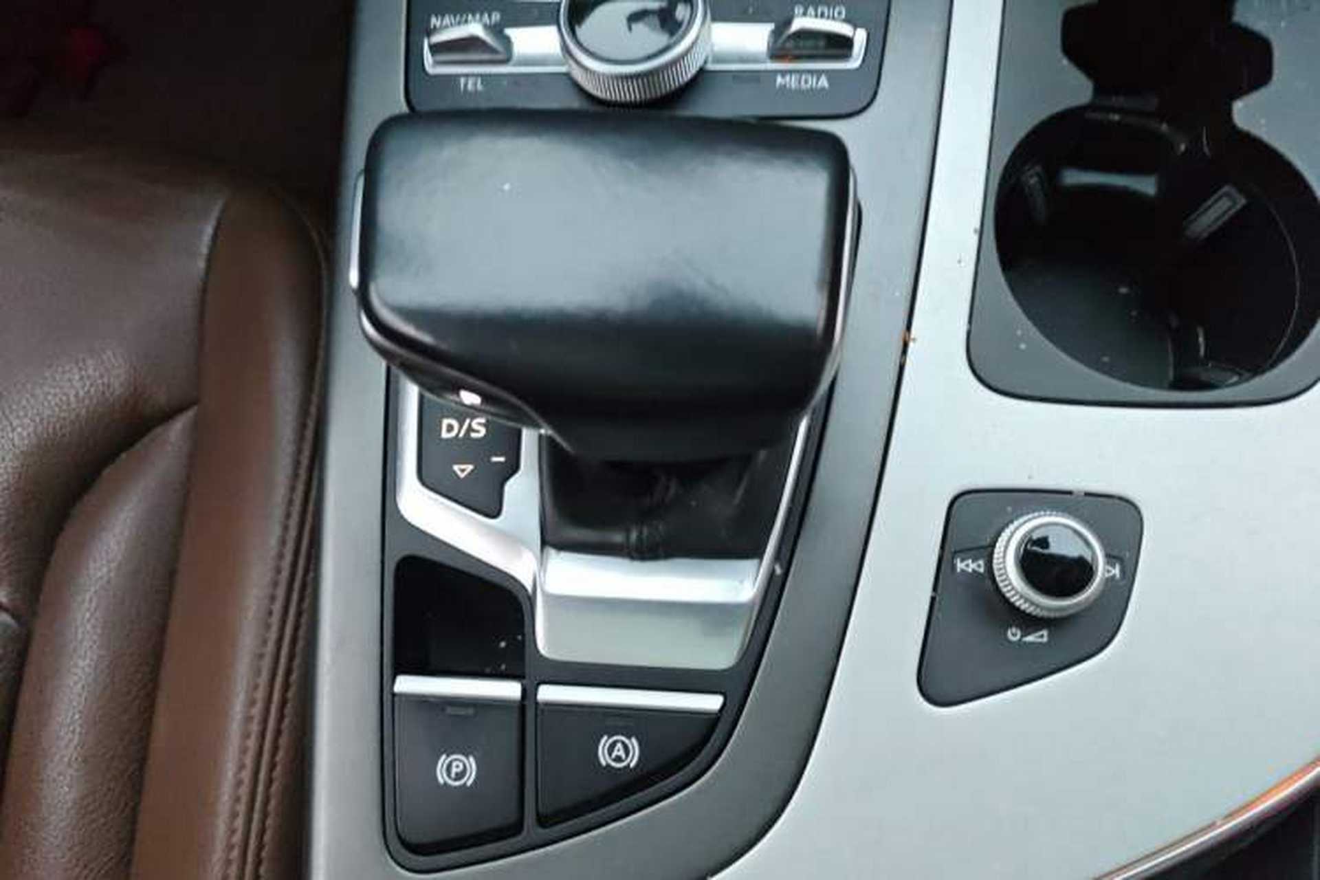 Used Audi Q7 2018 40 TFSI Comfort Model Gear Lever