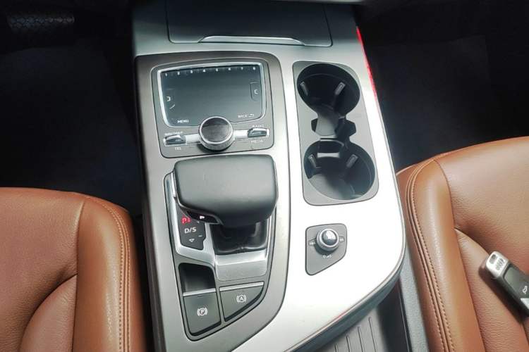 Used Audi Q7 2018 45 TFSI Technology Edition Gear Lever