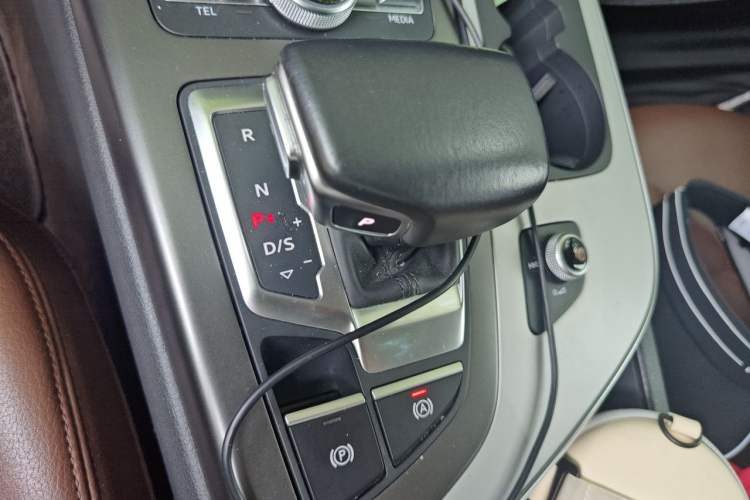 Used Audi Q7 2018 45 TFSI Technology Edition Gear Lever