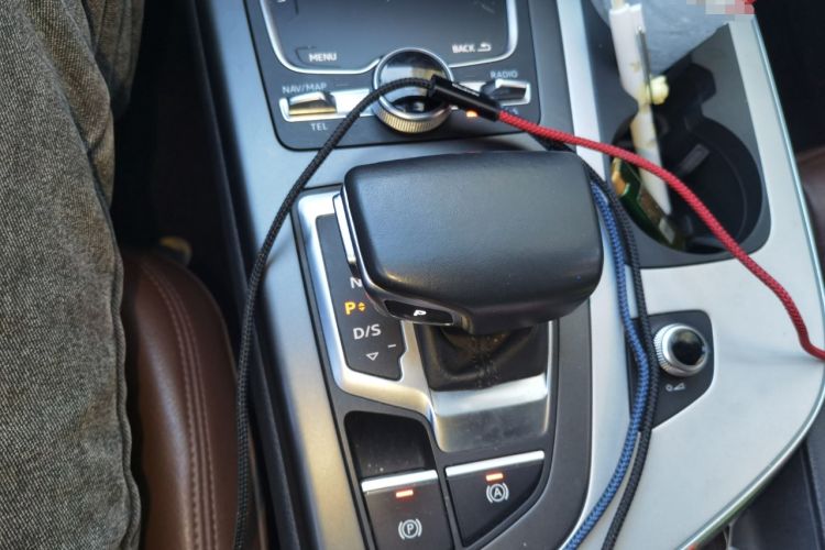 Used Audi Q7 2018 40 TFSI Comfort Model Gear Lever
