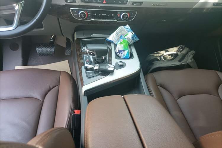 Used Audi Q7 2018 45 TFSI Technology Edition Gear Lever