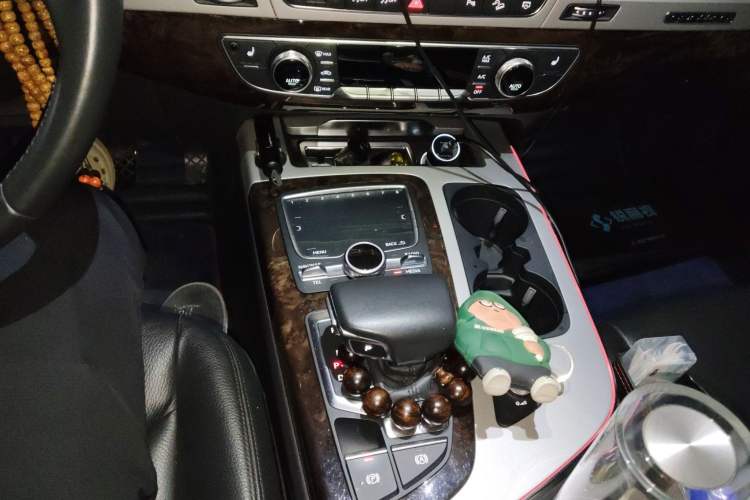 Used Audi Q7 2018 45 TFSI S line Sport Edition Gear Lever