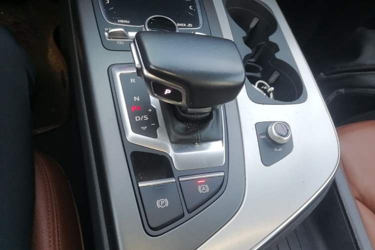 Used Audi Q7 2018 40 TFSI S line Sport Edition Gear Lever