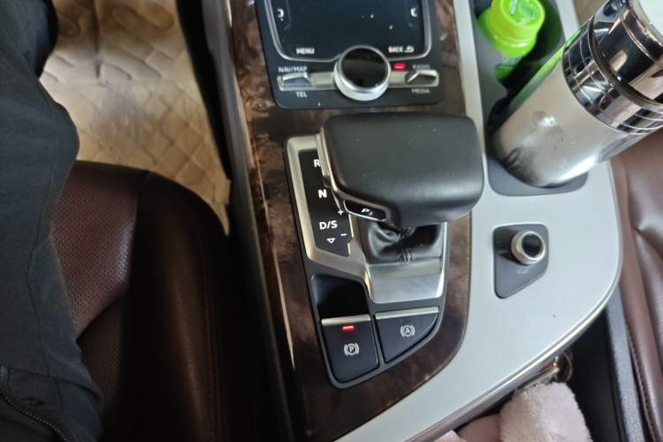 Used Audi Q7 2018 45 TFSI S line Sport Edition Gear Lever