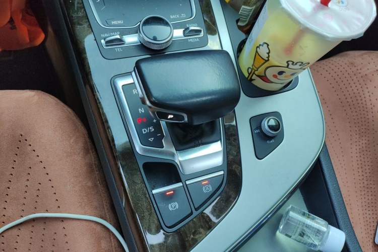 Used Audi Q7 2018 45 TFSI S line Sport Edition Gear Lever
