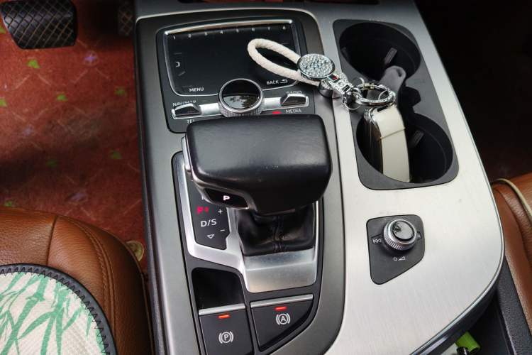 Used Audi Q7 2018 40 TFSI S line Sport Edition Gear Lever
