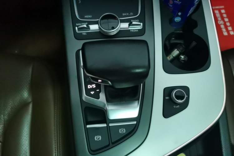 Used Audi Q7 2018 45 TFSI Technology Edition Gear Lever