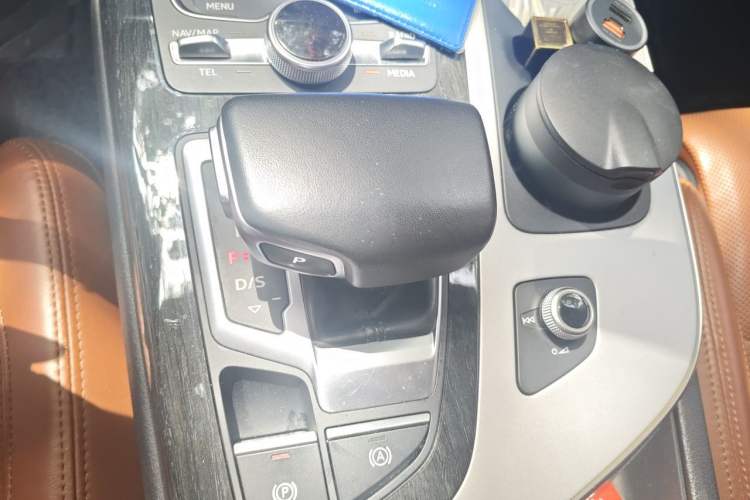 Used Audi Q7 2018 45 TFSI Prestige Edition Gear Lever