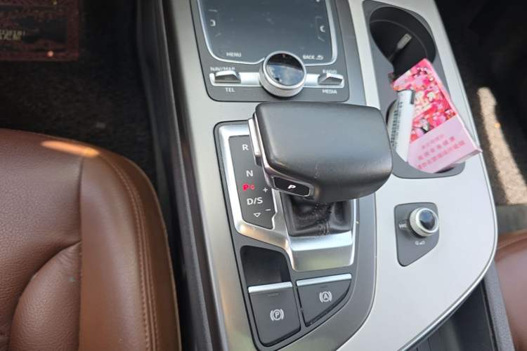 Used Audi Q7 2018 45 TFSI Technology Edition Gear Lever