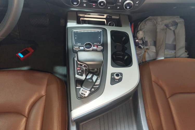 Used Audi Q7 2018 40 TFSI Comfort Model Gear Lever