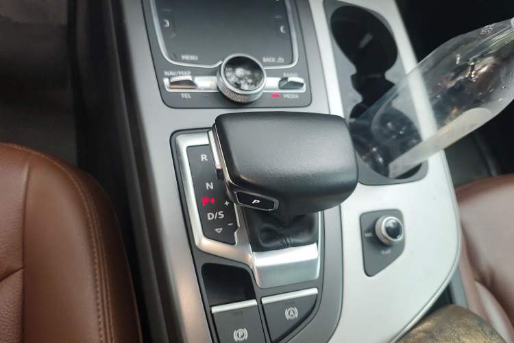 Used Audi Q7 2018 45 TFSI Technology Edition Gear Lever