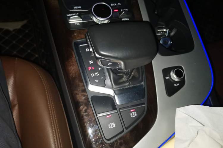 Used Audi Q7 2018 45 TFSI S line Sport Edition Gear Lever