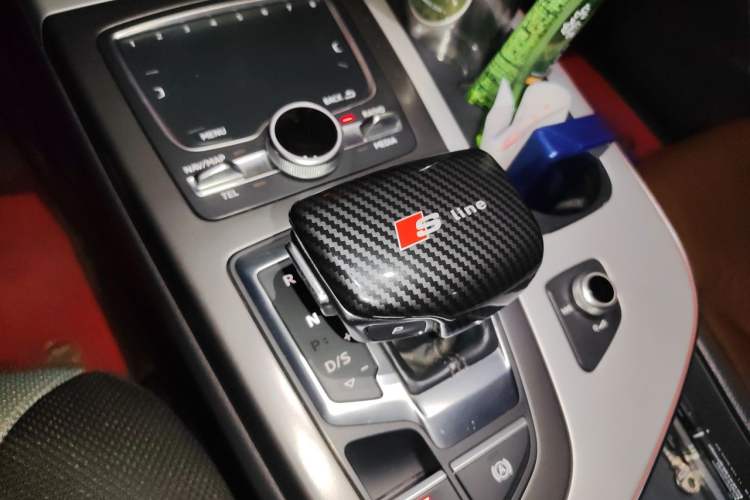 Used Audi Q7 2018 40 TFSI Comfort Model Gear Lever