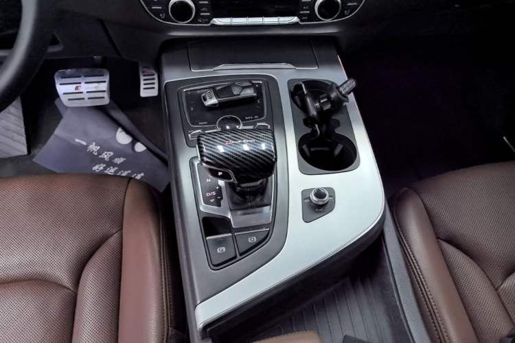 Used Audi Q7 2018 40 TFSI Comfort Model Gear Lever