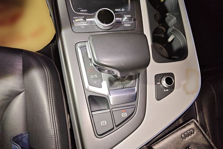 Used Audi Q7 2018 45 TFSI Technology Edition Gear Lever