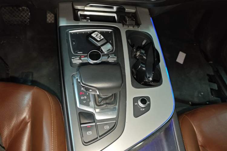 Used Audi Q7 2018 45 TFSI Technology Edition Gear Lever