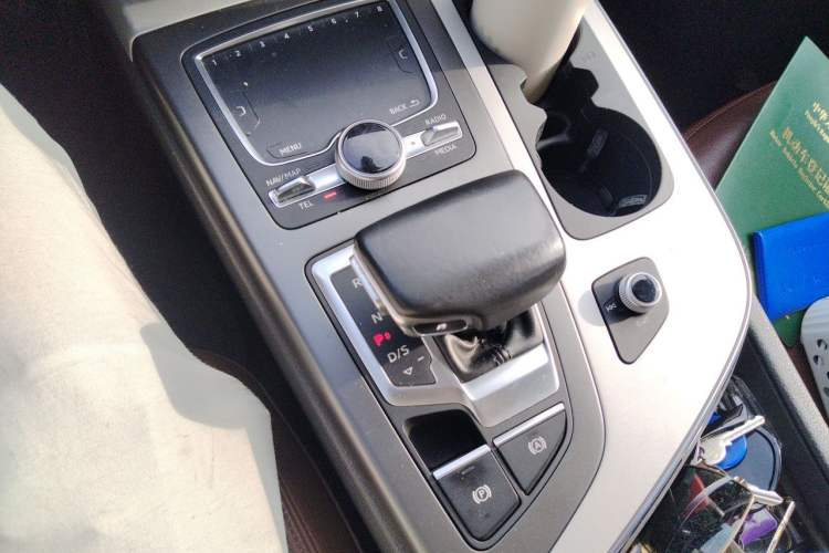 Used Audi Q7 2018 45 TFSI Technology Edition Gear Lever