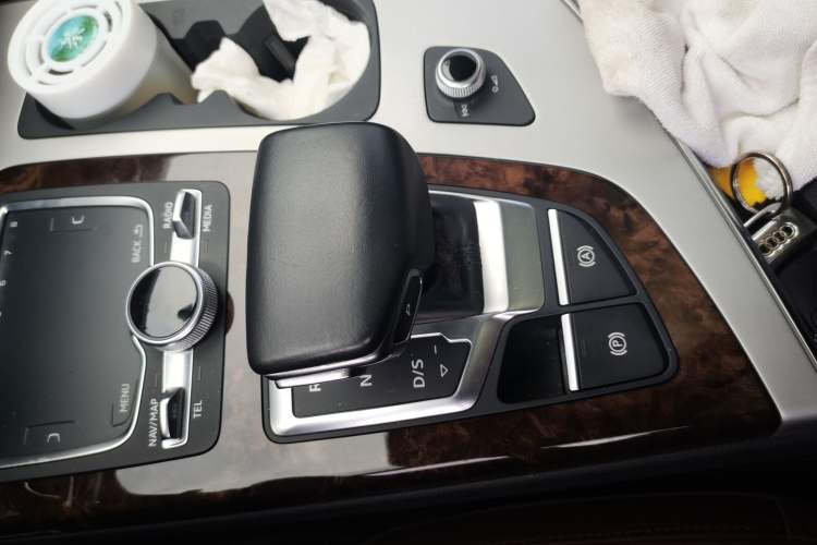 Used Audi Q7 2018 45 TFSI Technology Edition Gear Lever