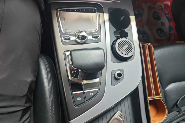 Used Audi Q7 2018 40 TFSI S line Sport Edition Gear Lever