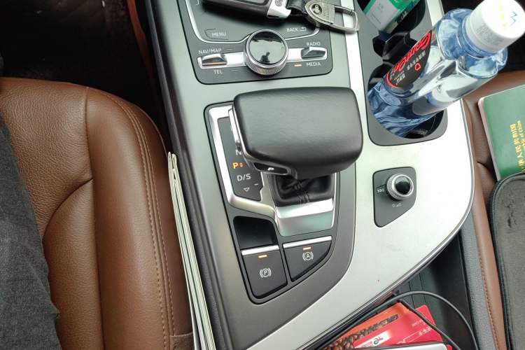 Used Audi Q7 2018 40 TFSI Comfort Model Gear Lever