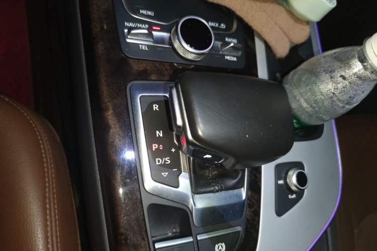 Used Audi Q7 2018 45 TFSI S line Sport Edition Gear Lever