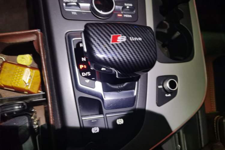 Used Audi Q7 2018 45 TFSI Technology Edition Gear Lever