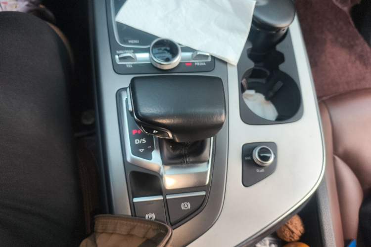 Used Audi Q7 2018 45 TFSI Technology Edition Gear Lever
