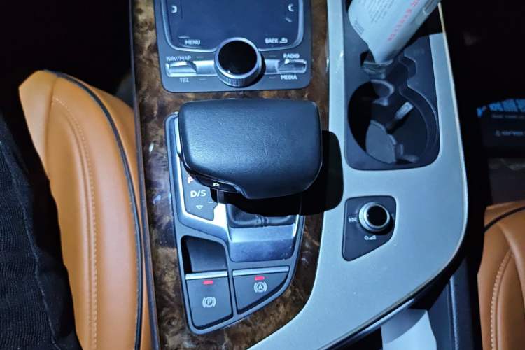 Used Audi Q7 2018 45 TFSI S line Sport Edition Gear Lever