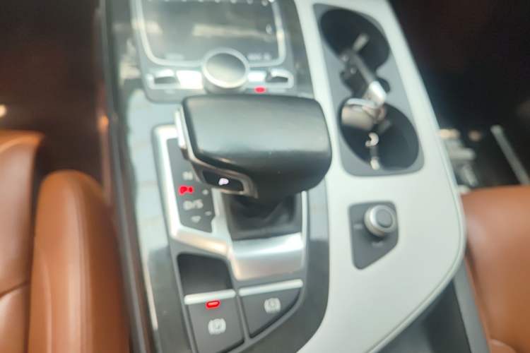 Used Audi Q7 2018 45 TFSI Technology Edition Gear Lever